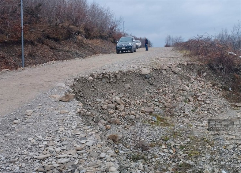 В Шамахы в результате оползня просела автодорога - ФОТО