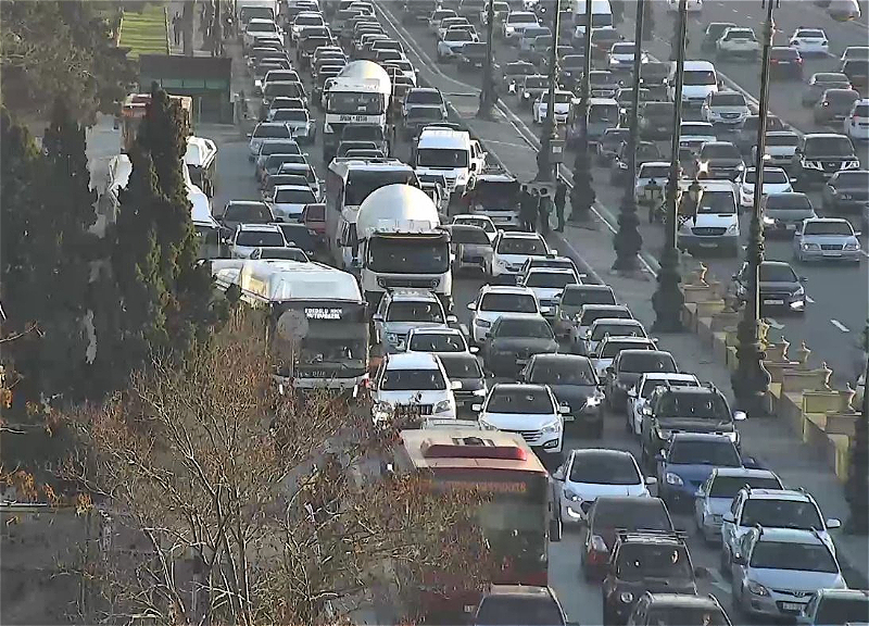 Bakıda bəzi yollarda sıxlıq müşahidə olunur - SİYAHI